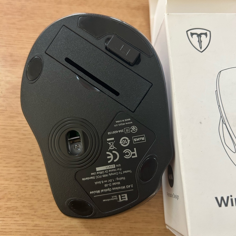 Ergonomic Black Wireless Mouse with Model D-09 - Picture 2 of 7